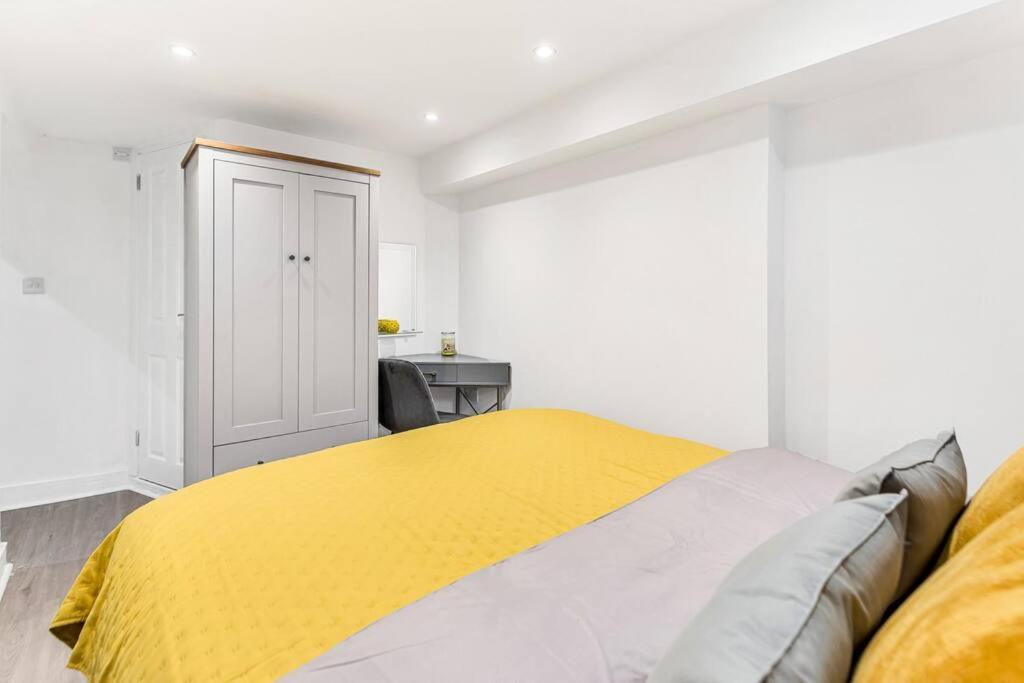 Luxstay Holland Park Apartment With Ac Londra Exterior foto