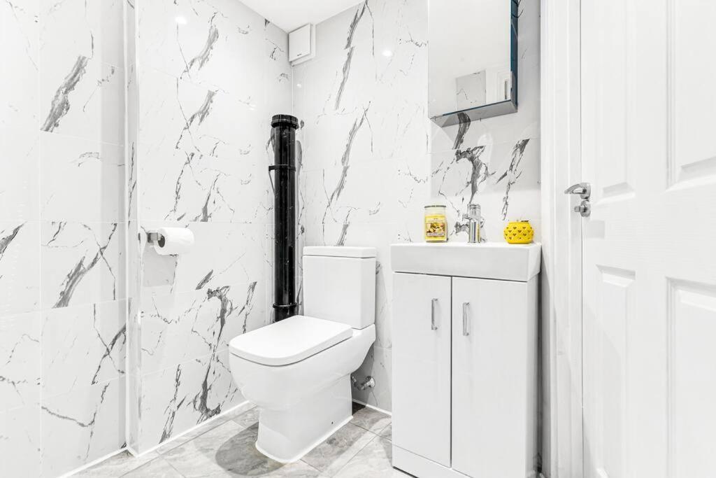 Luxstay Holland Park Apartment With Ac Londra Exterior foto