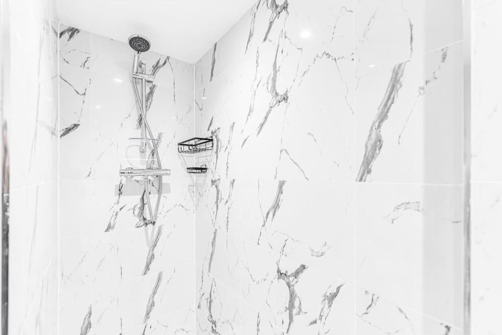 Luxstay Holland Park Apartment With Ac Londra Exterior foto